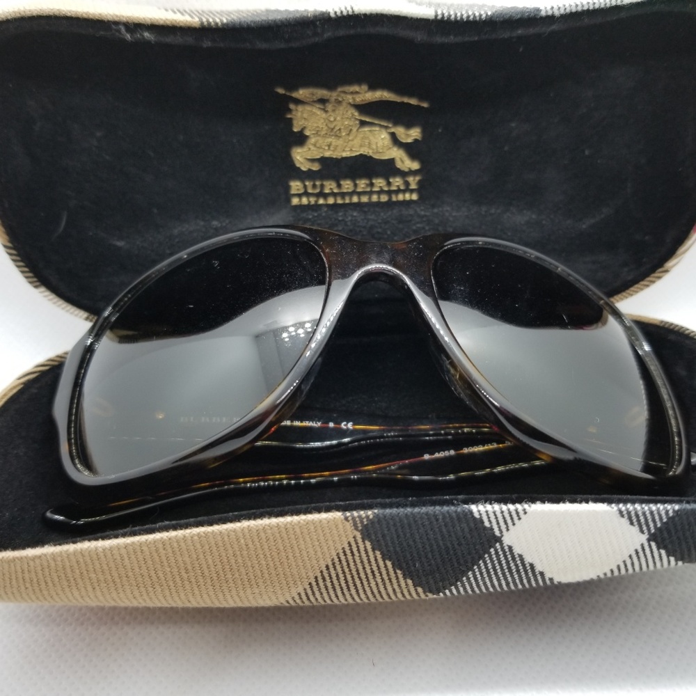Burberry Women's B 4058 Sunglasses(SOLD) - Picture 6 of 8